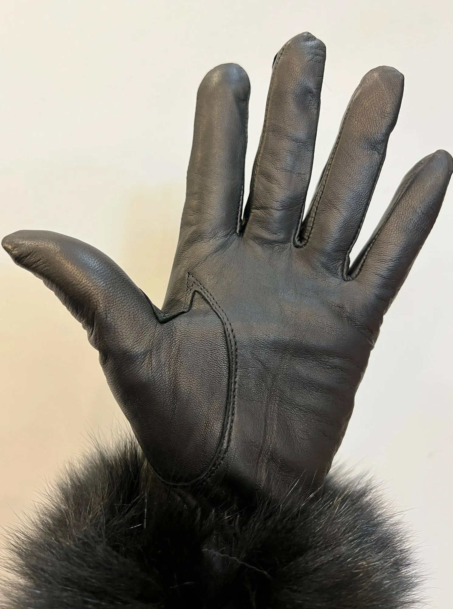 Black Leather Gloves With Black Fox Trim [GL359F]