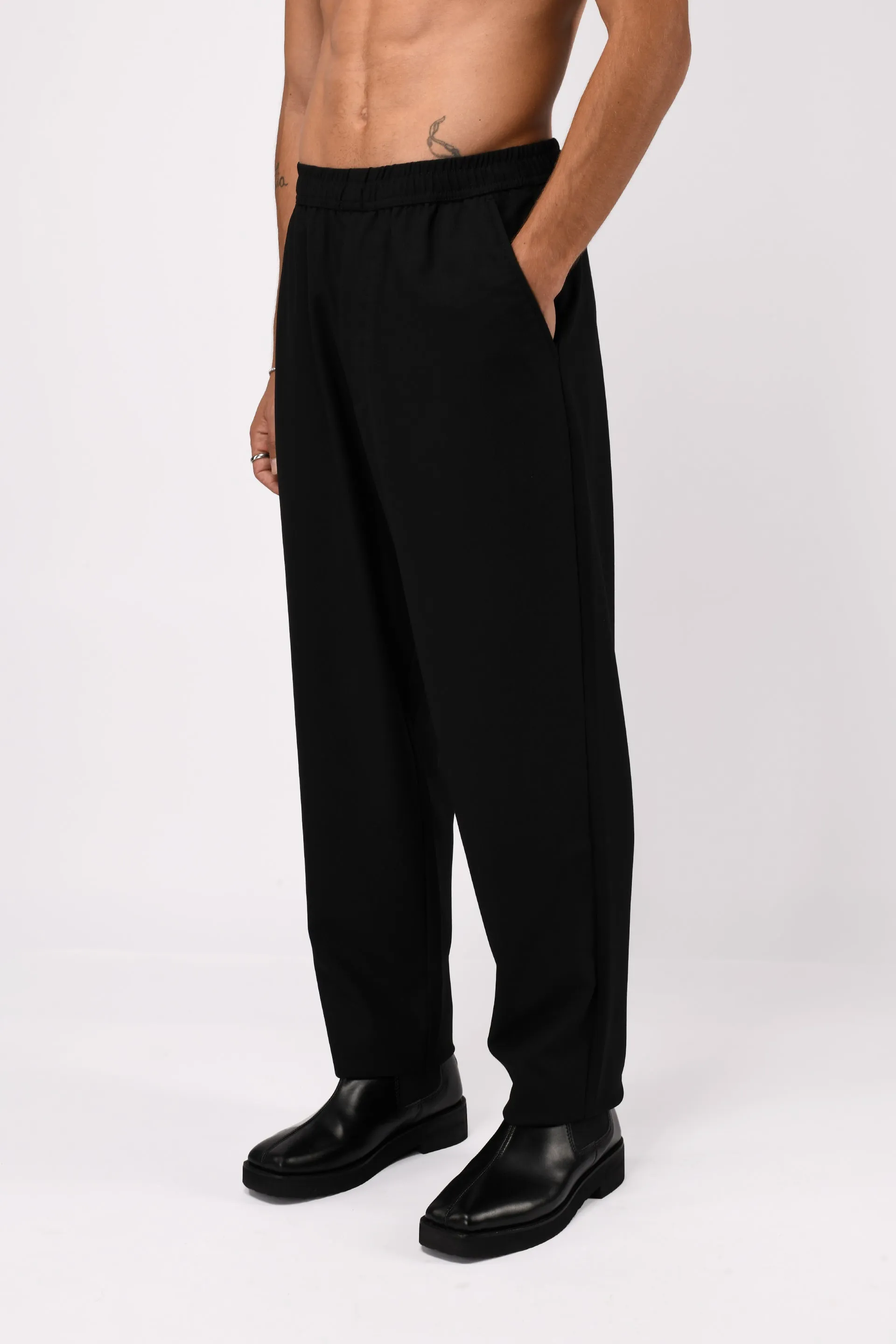 EASY IRON FLEXIWAIST RELAXED TROUSERS IN BLACK