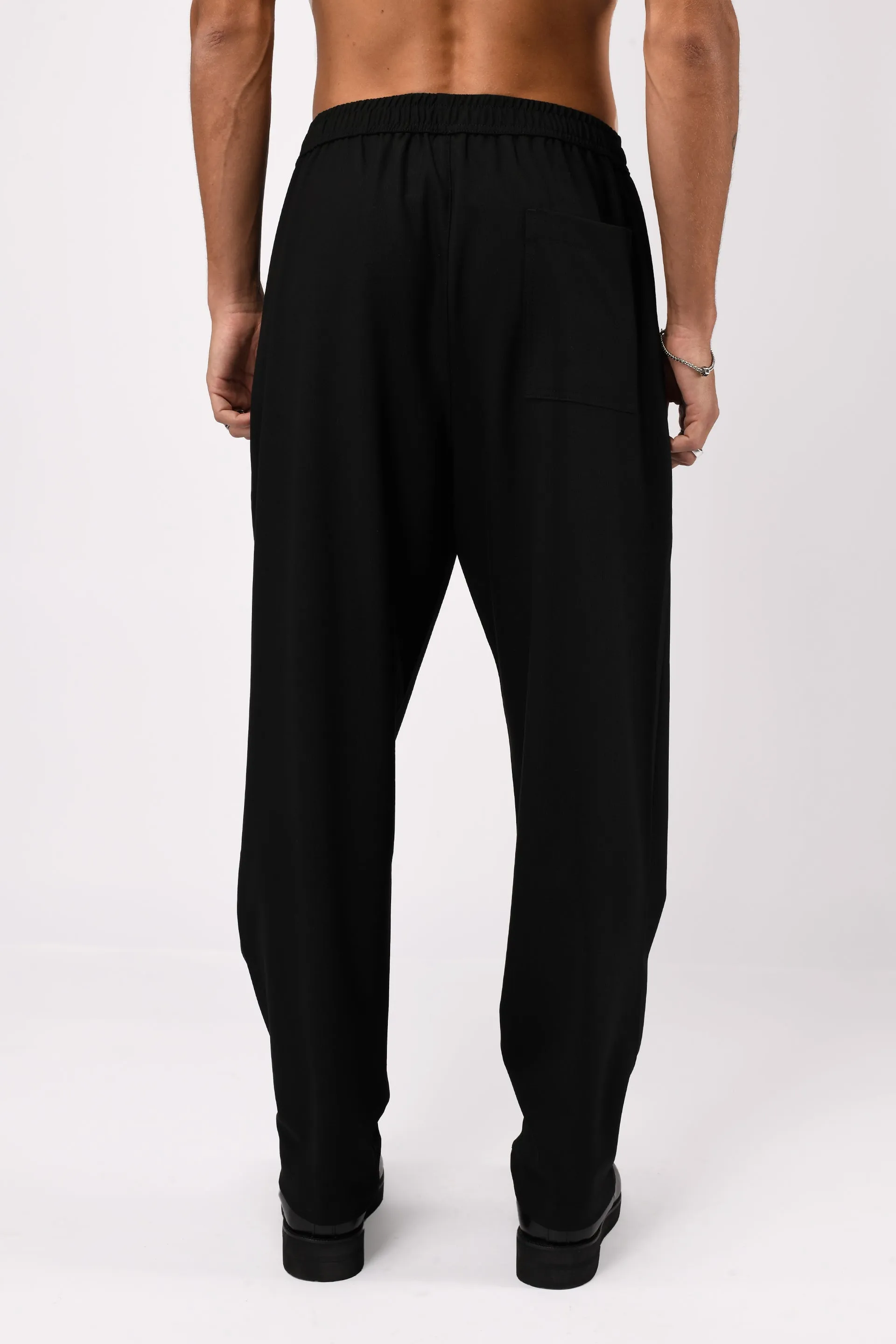 EASY IRON FLEXIWAIST RELAXED TROUSERS IN BLACK