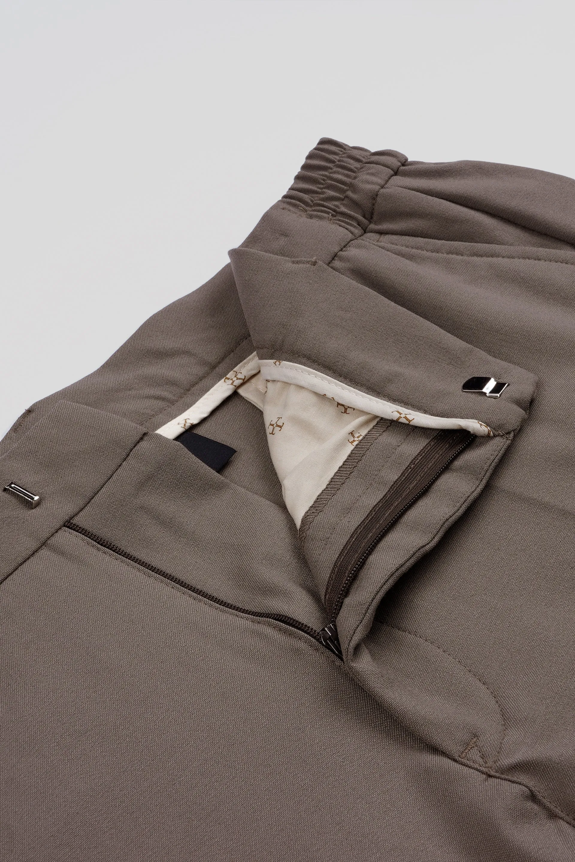 EASY IRON RELAXED TROUSERS IN BEIGE