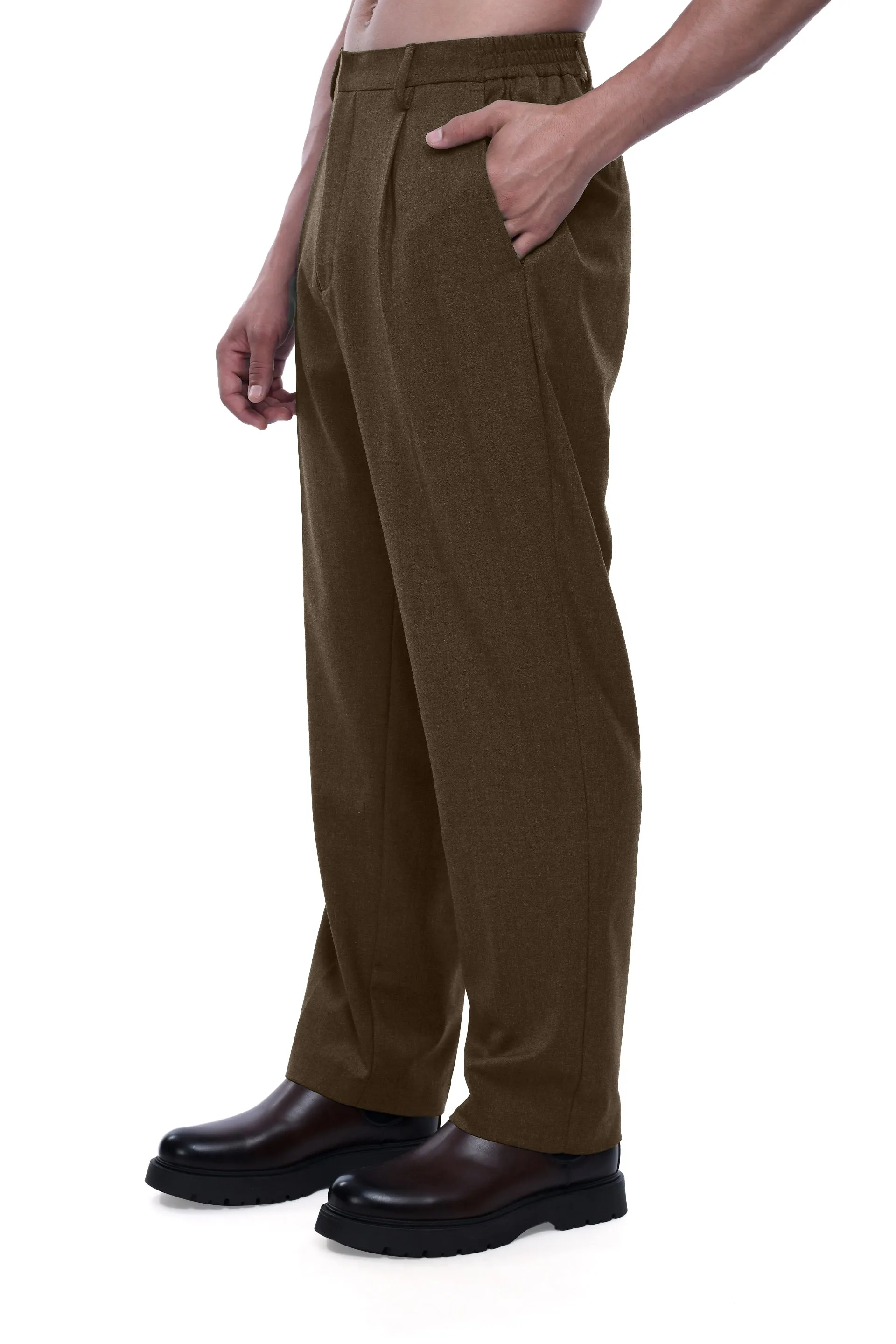 EASY IRON RELAXED TROUSERS IN BROWN