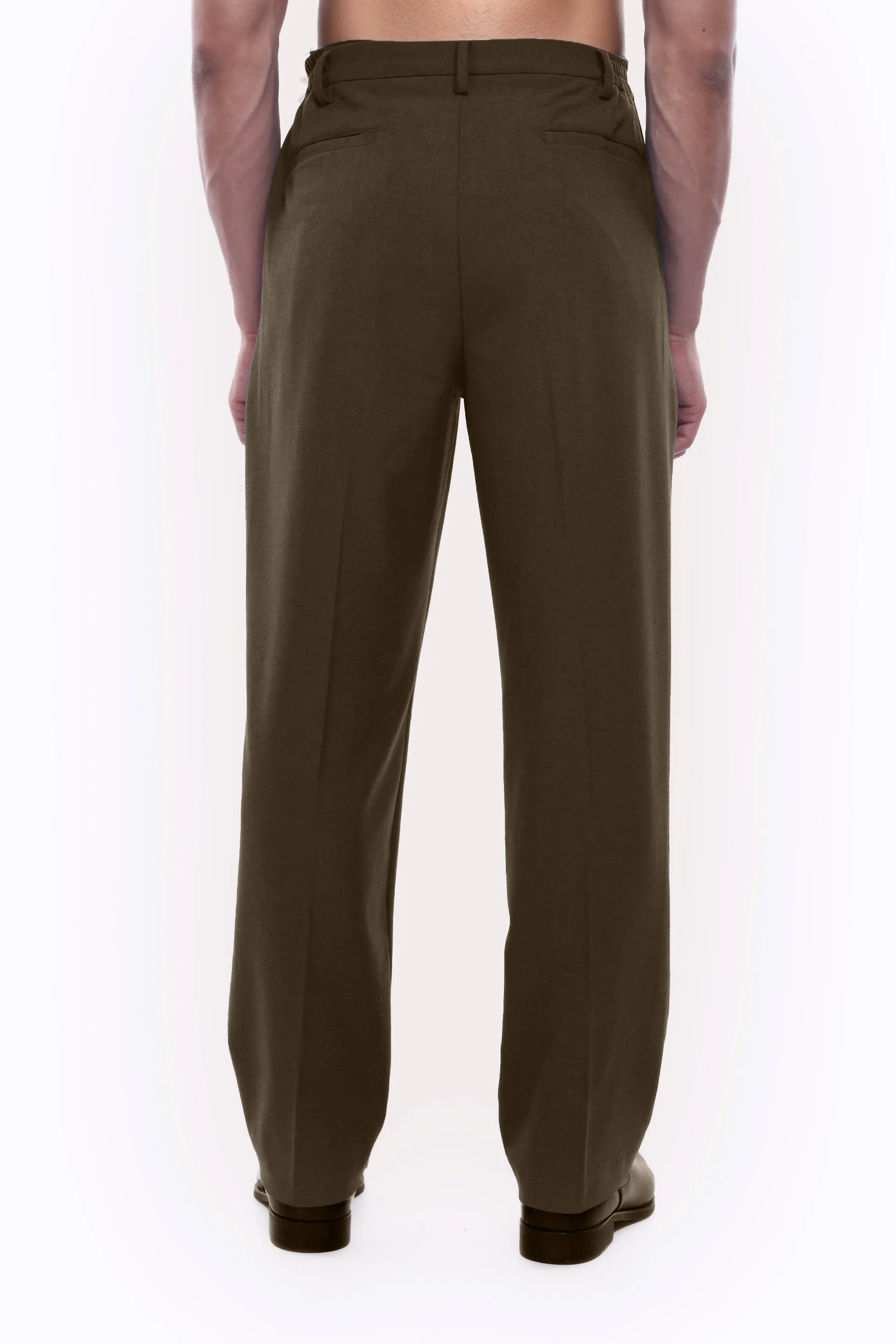 EASY IRON RELAXED TROUSERS IN BROWN
