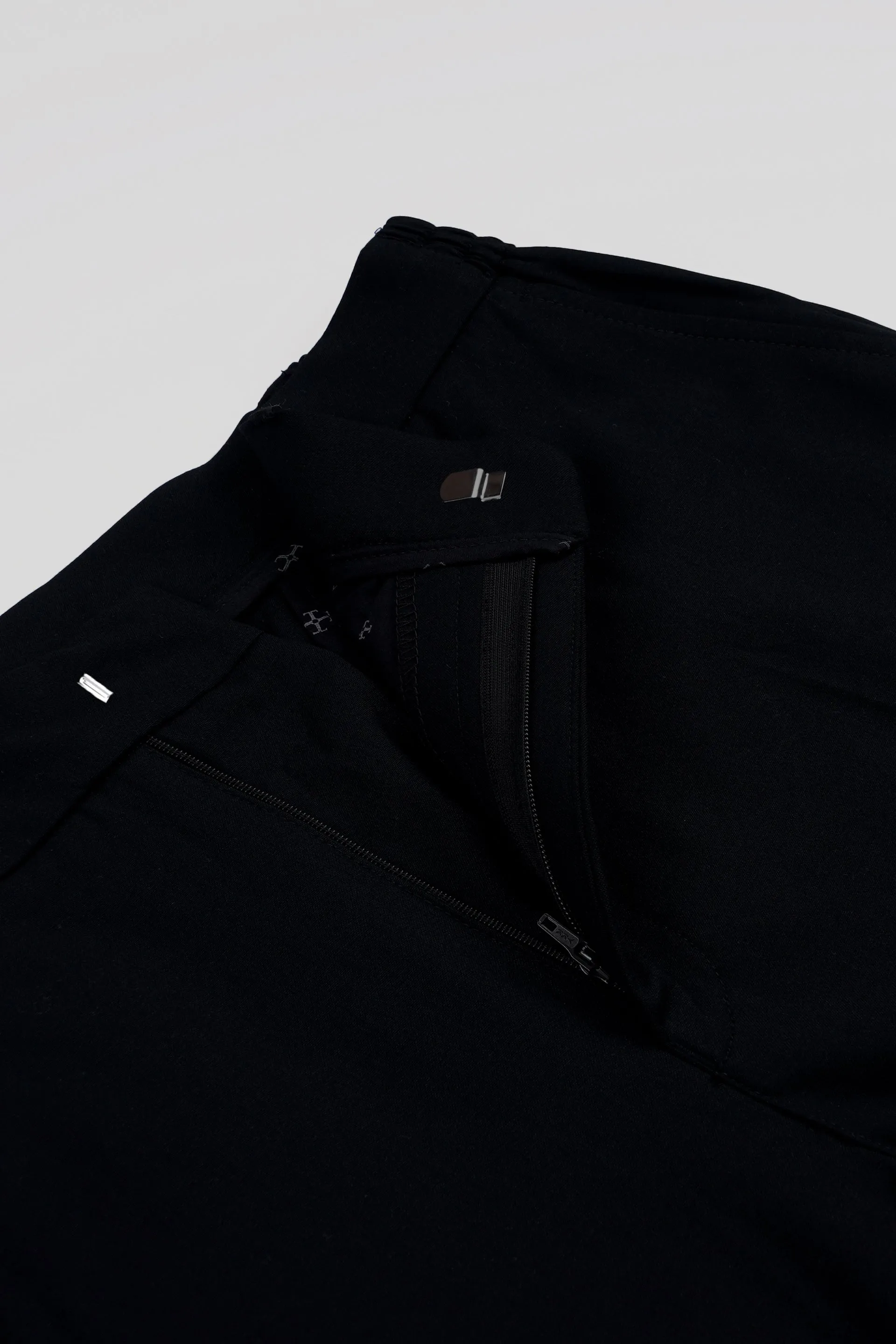 EASY IRON TAILORED TROUSERS IN BLACK