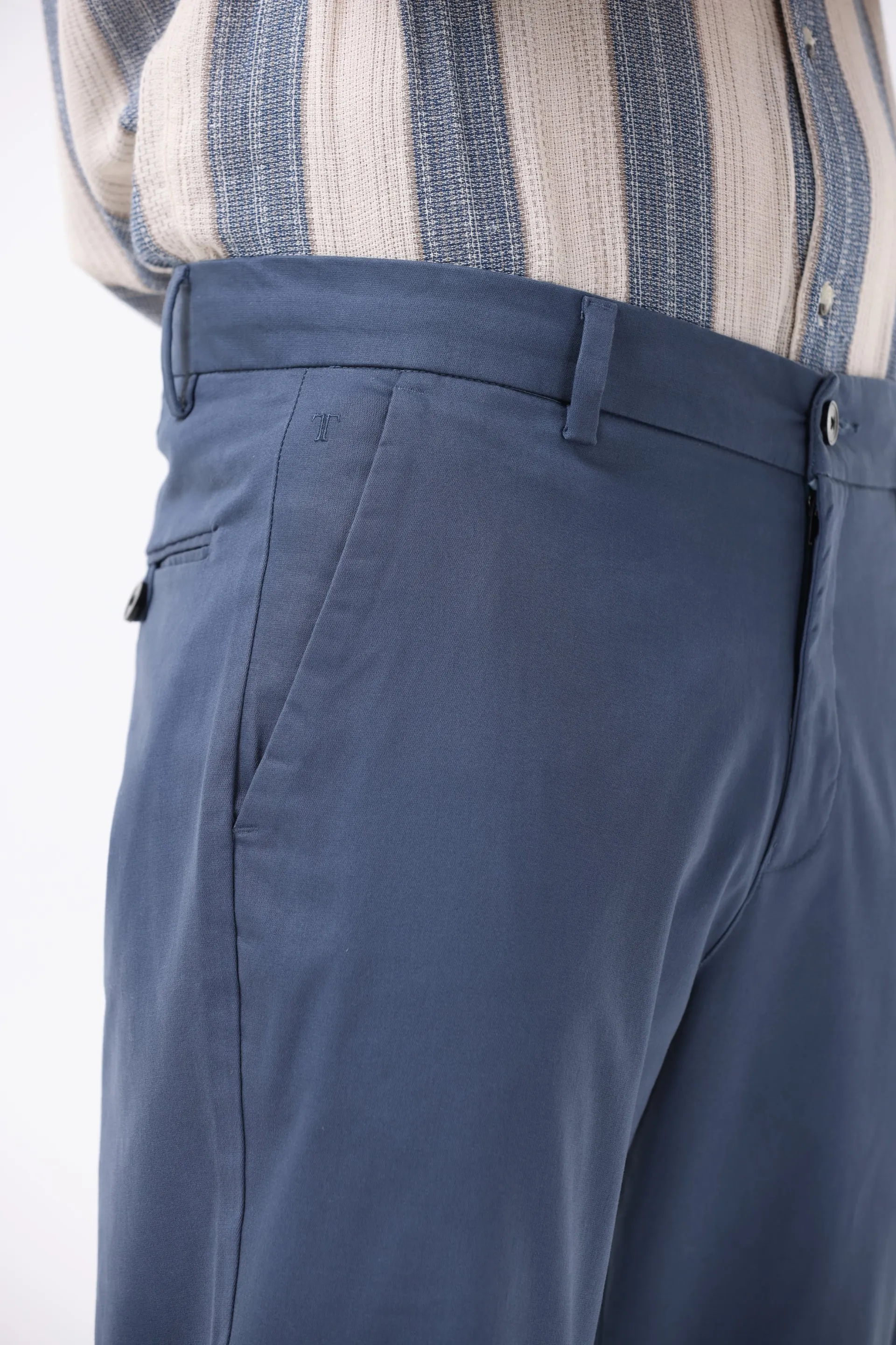 SIGNATURE CHINOS IN AQUA BLUE