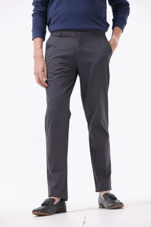 SIGNATURE CHINOS IN DARK GREY