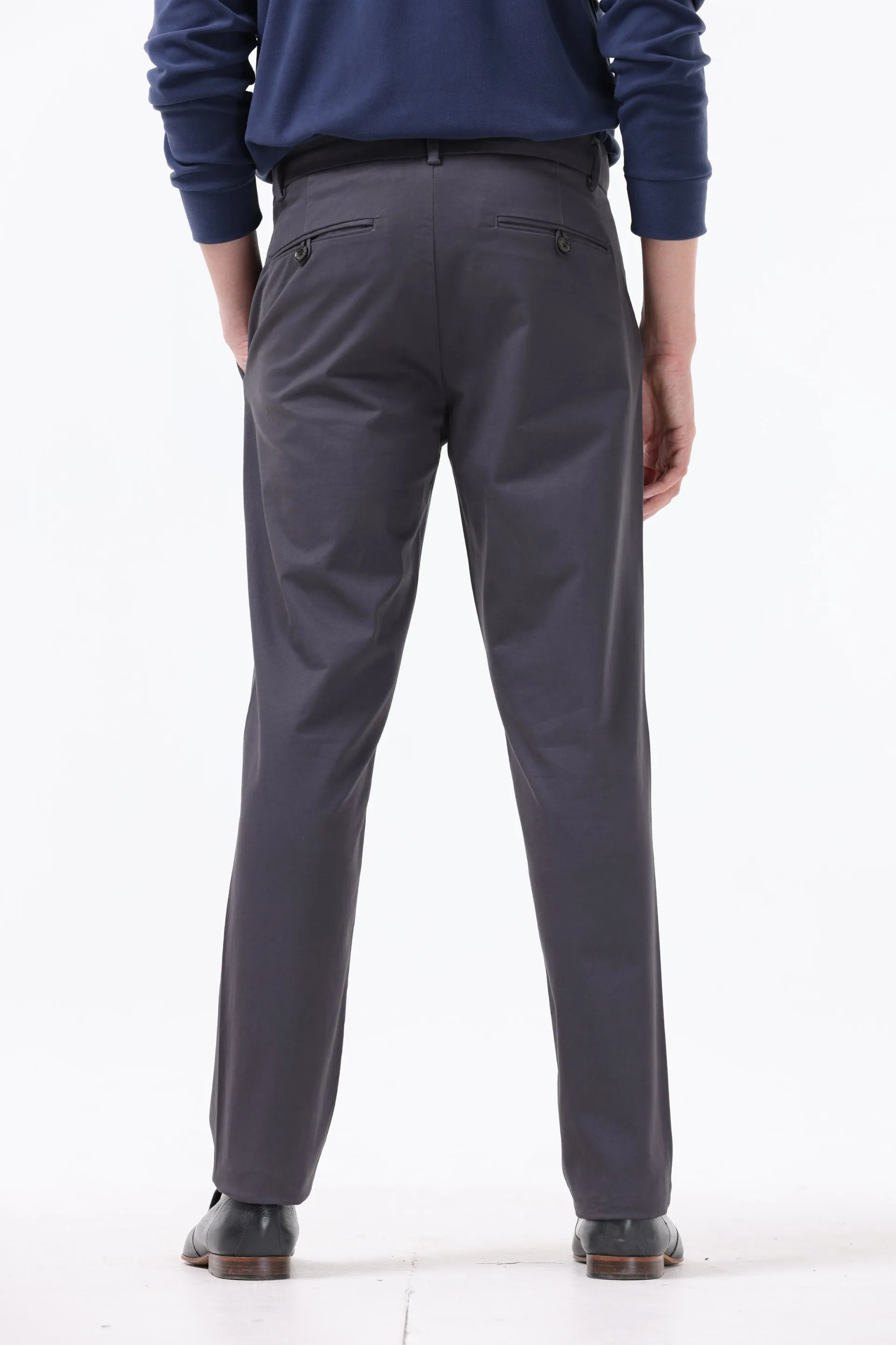 SIGNATURE CHINOS IN DARK GREY