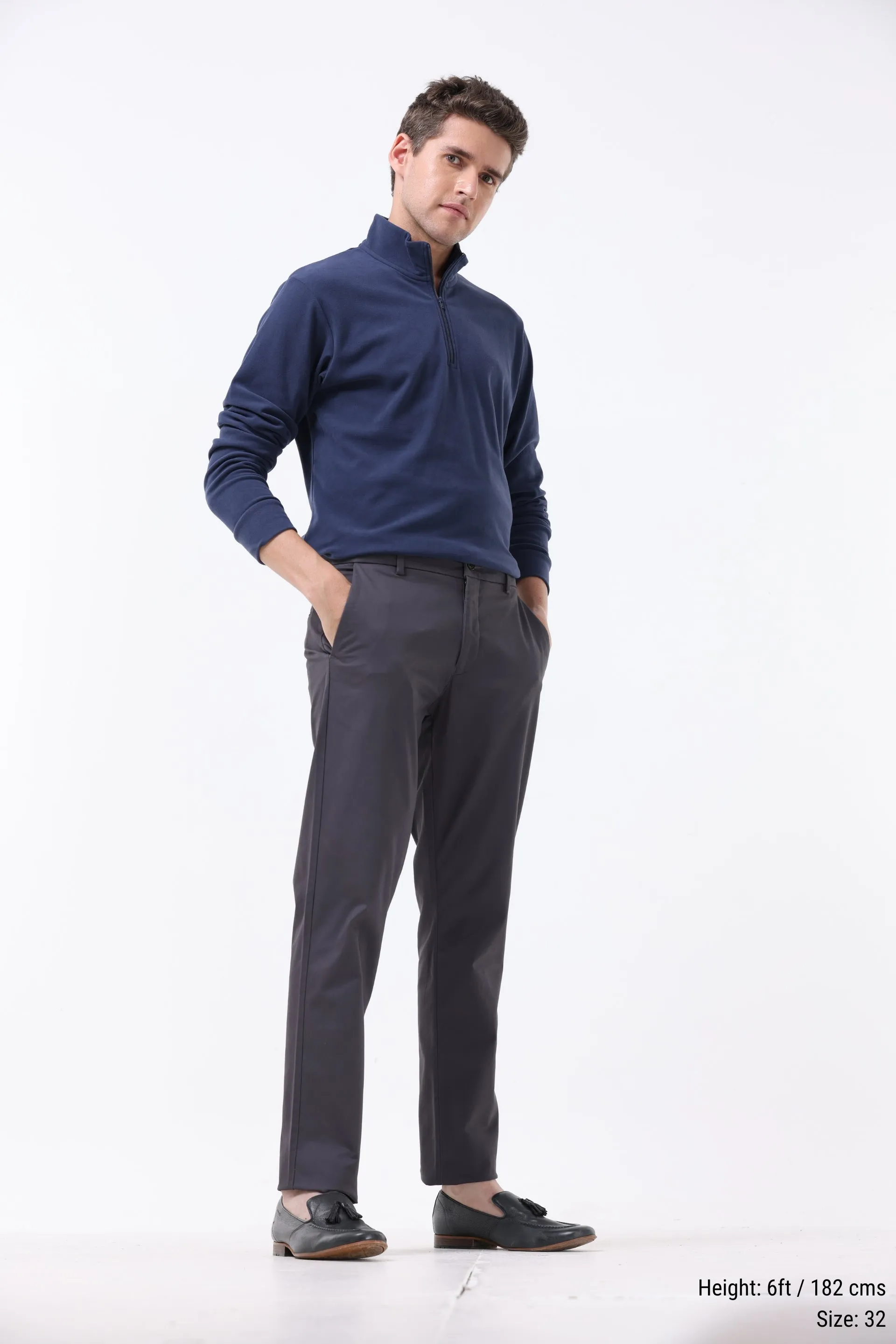 SIGNATURE CHINOS IN DARK GREY
