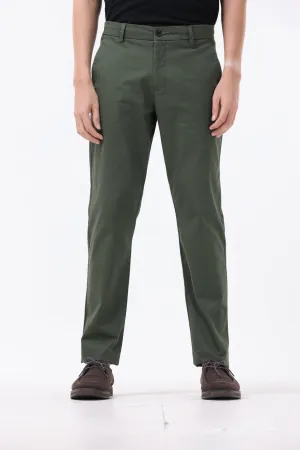 SIGNATURE CHINOS IN PINE OLIVE