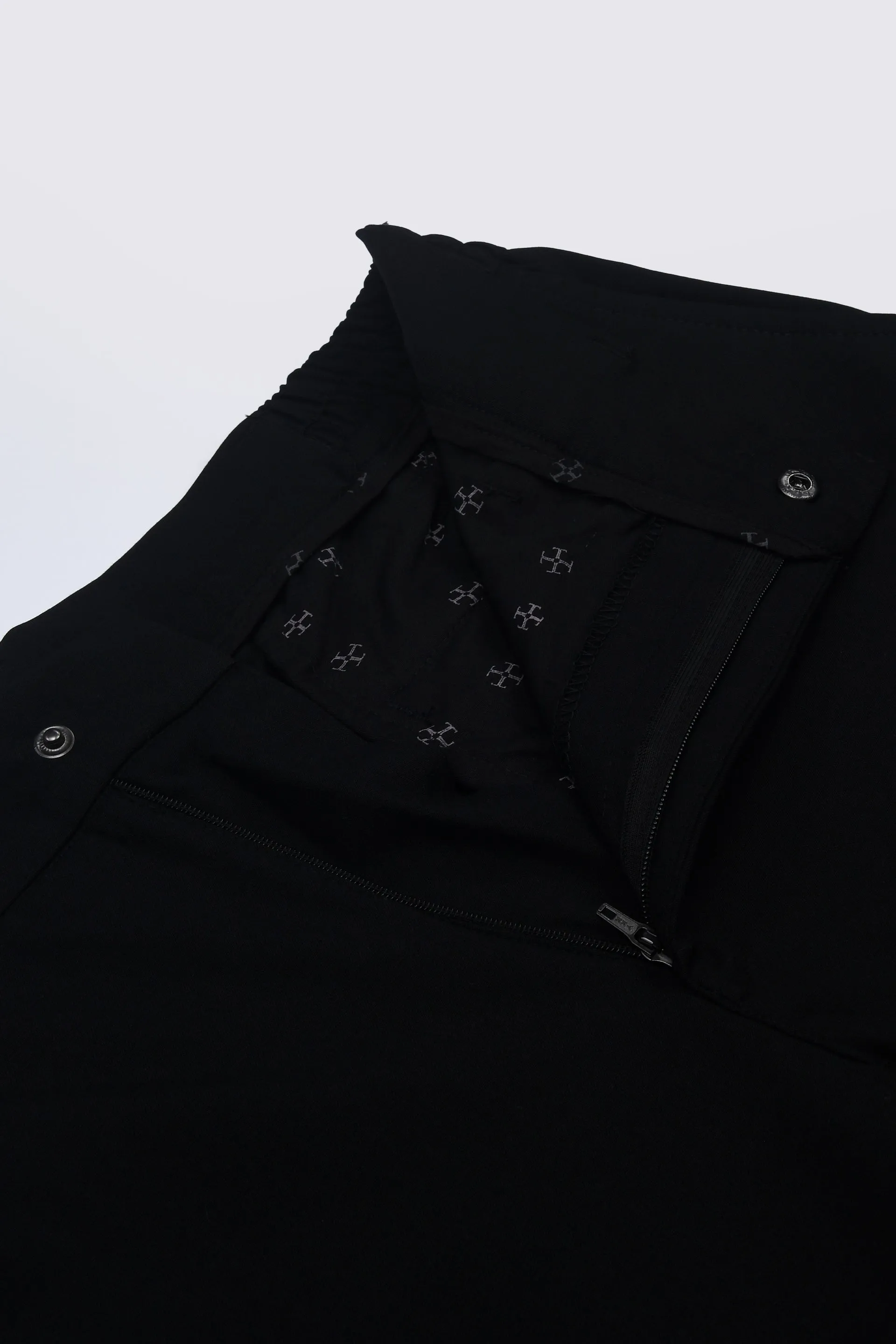 SOFT IRON RELAXED TROUSERS IN BLACK