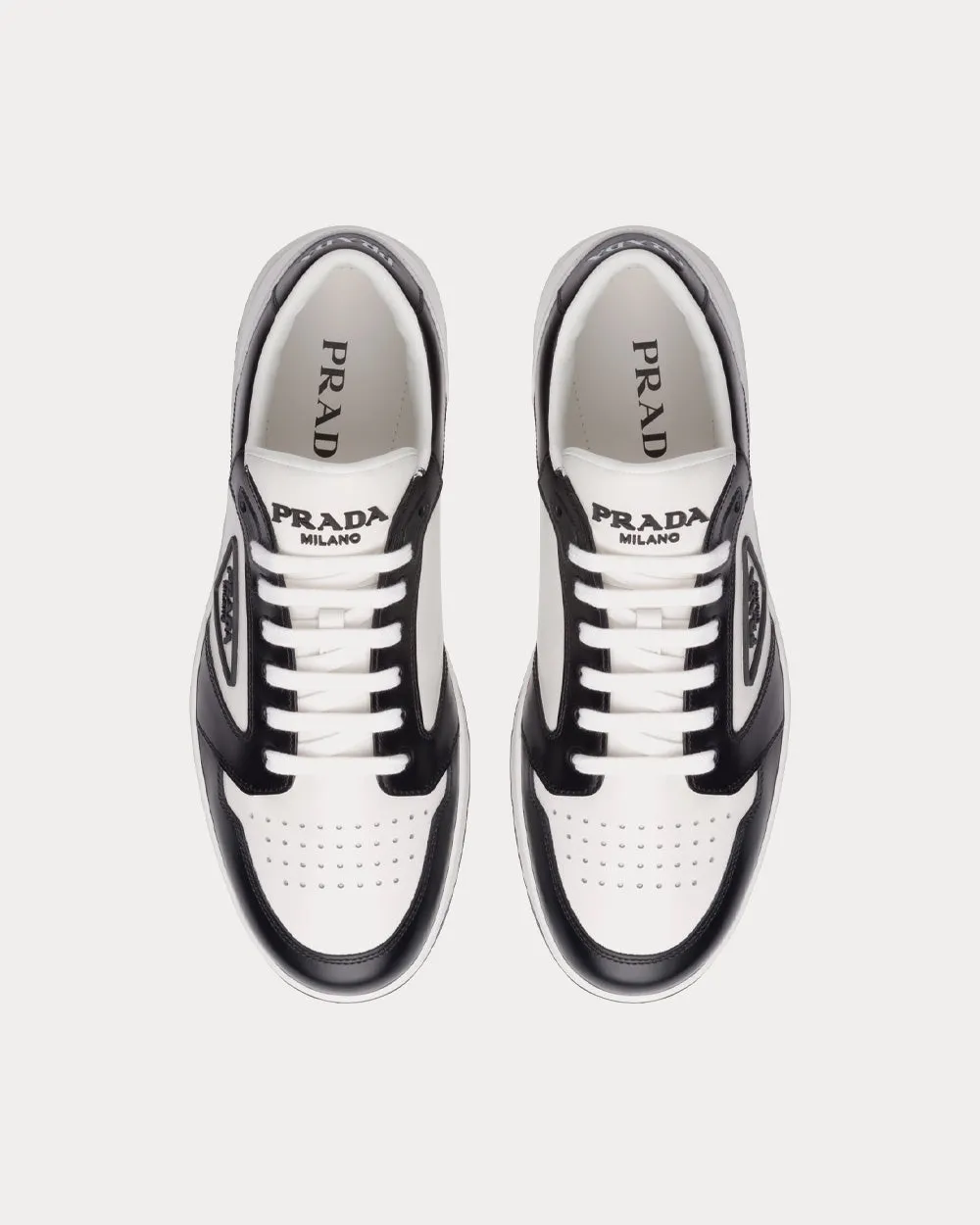 Sporty Leather Black / White Low Top Sneakers