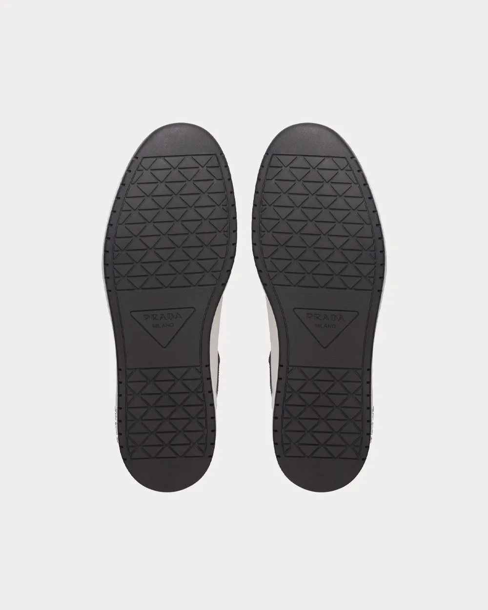 Sporty Leather Black / White Low Top Sneakers