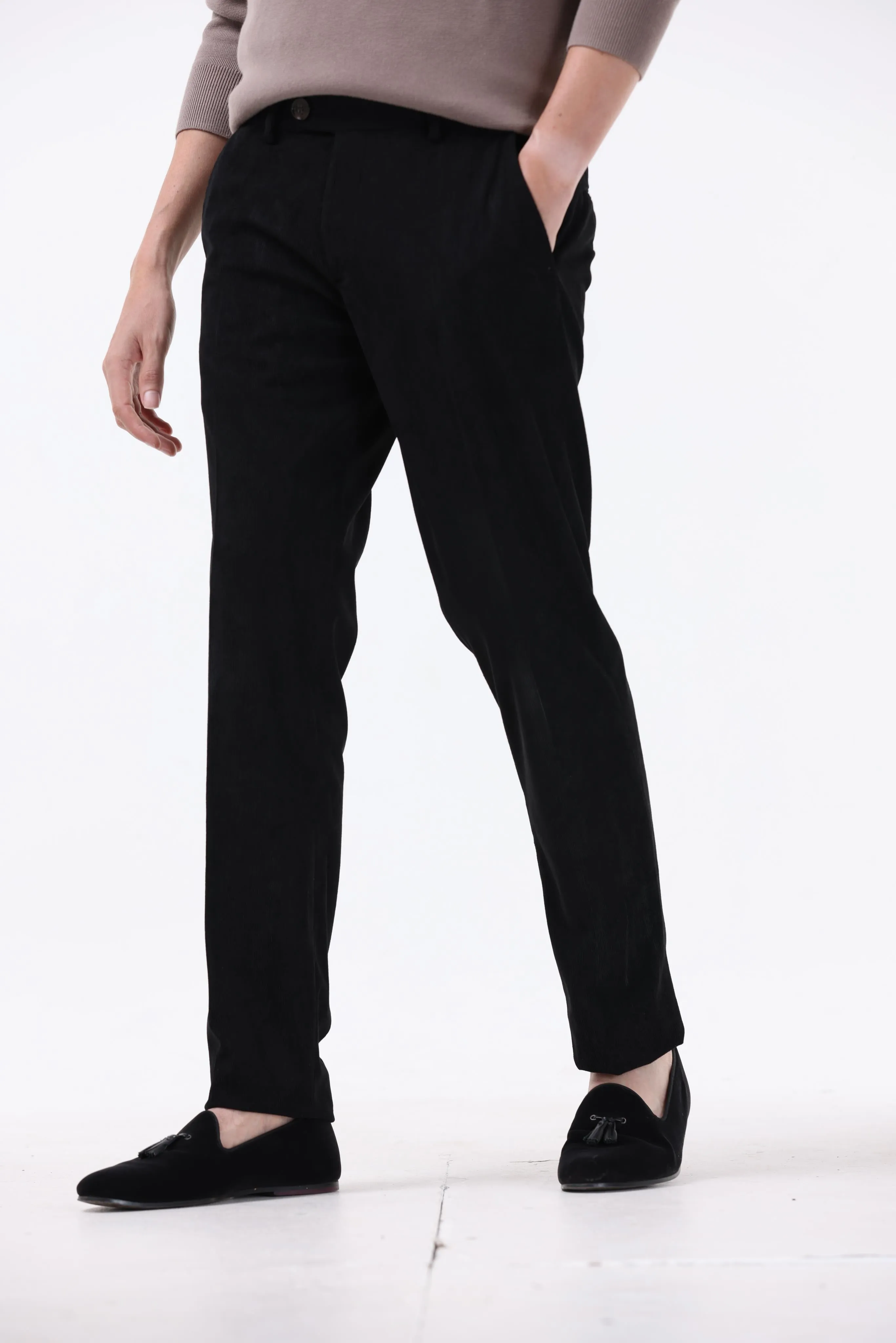 STATEMENT CORDUROY TROUSERS IN BLACK