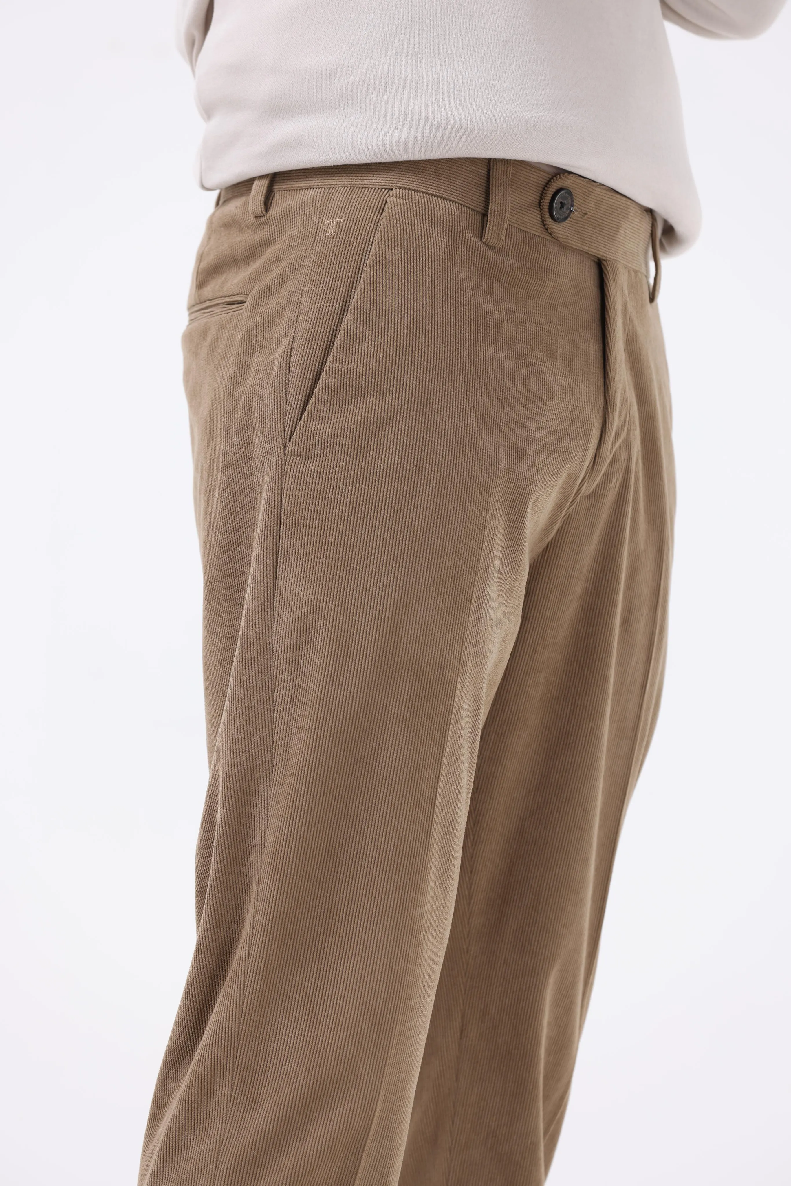 STATEMENT CORDUROY TROUSERS IN KHAKI