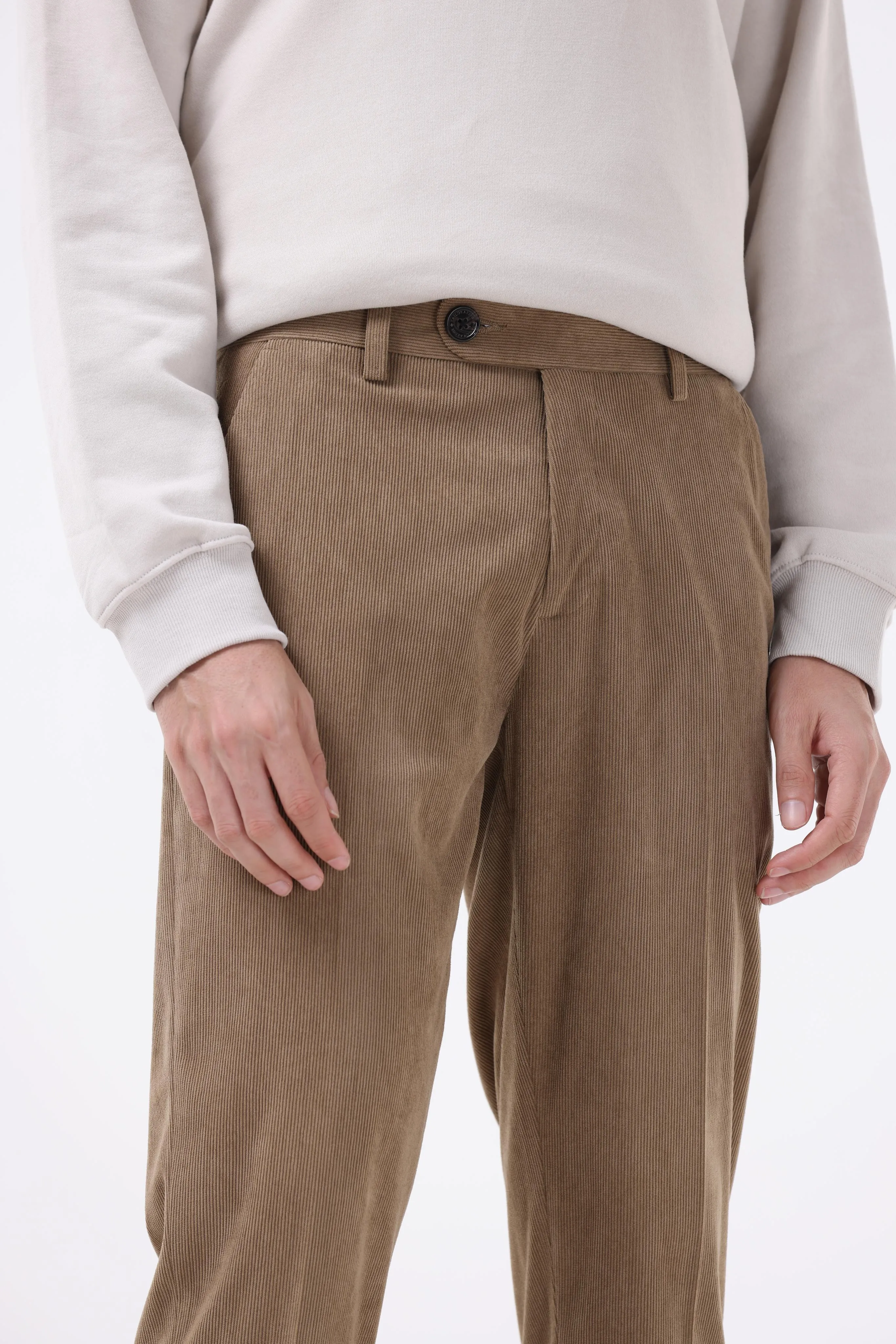 STATEMENT CORDUROY TROUSERS IN KHAKI