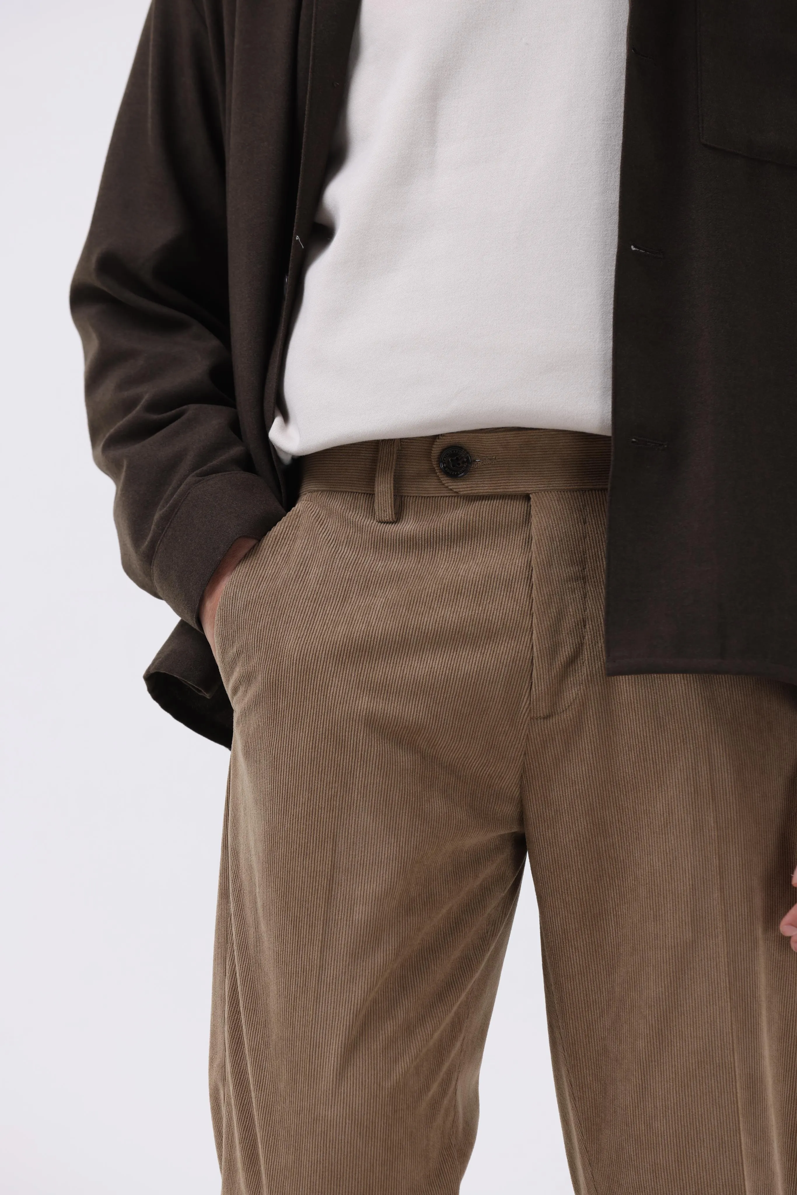 STATEMENT CORDUROY TROUSERS IN KHAKI