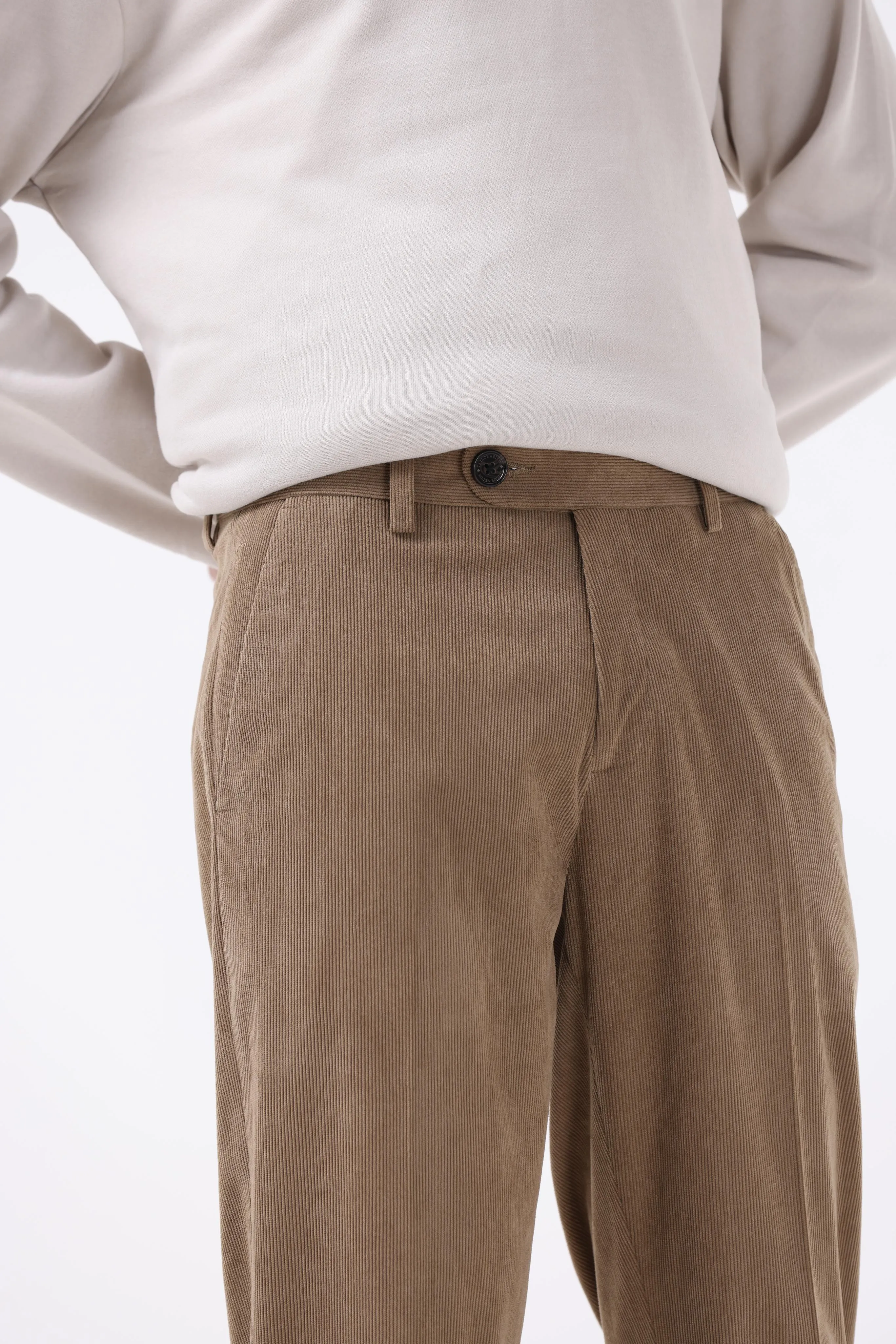 STATEMENT CORDUROY TROUSERS IN KHAKI